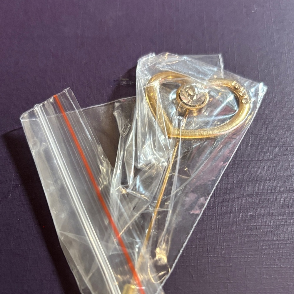 Elegant Gold Heart Brooch